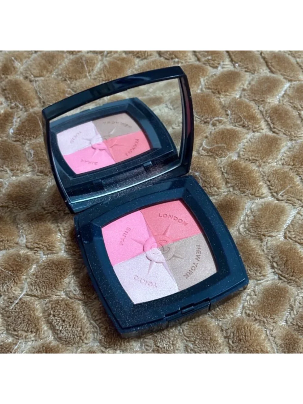 Chanel Voyage De Chanel Travel Face Palette Blush & Illuminating Powders 0.38 oz - Picture 3 of 9